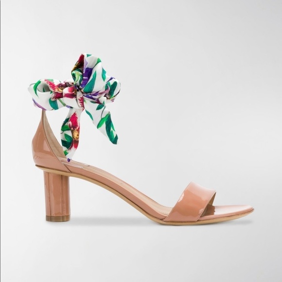 Ferragamo Tursi Bow Bush Patent Sandals - Picture 1 of 9